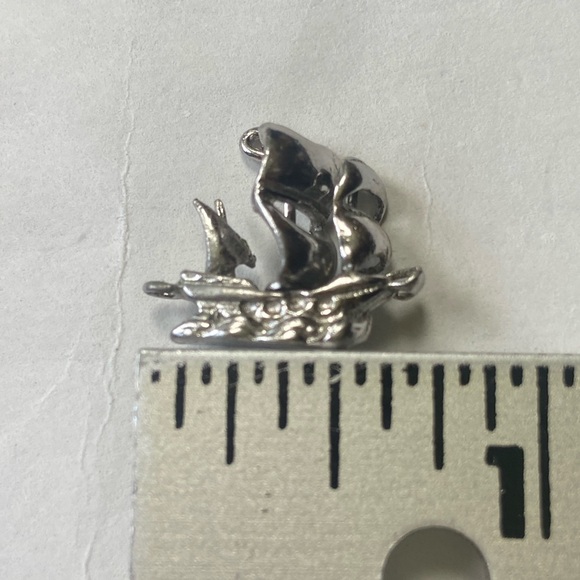 Mayflower 3D Pendant Charm - Picture 5 of 5